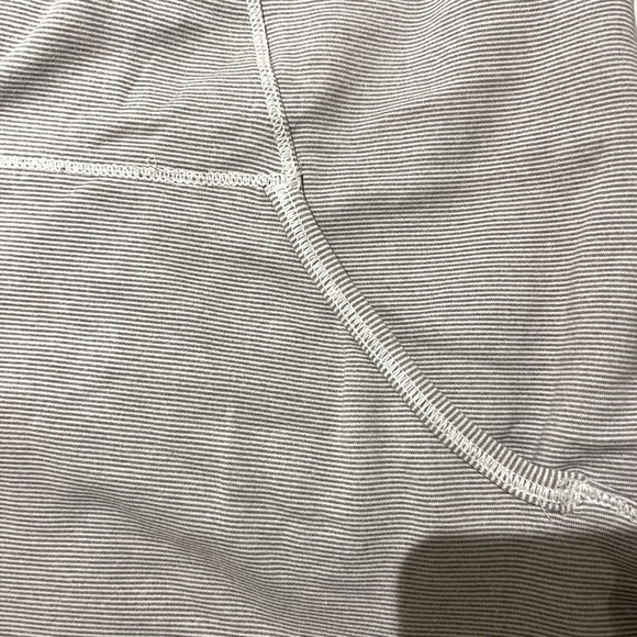 Lululemon light sweater with hood - Picture 4 of 7